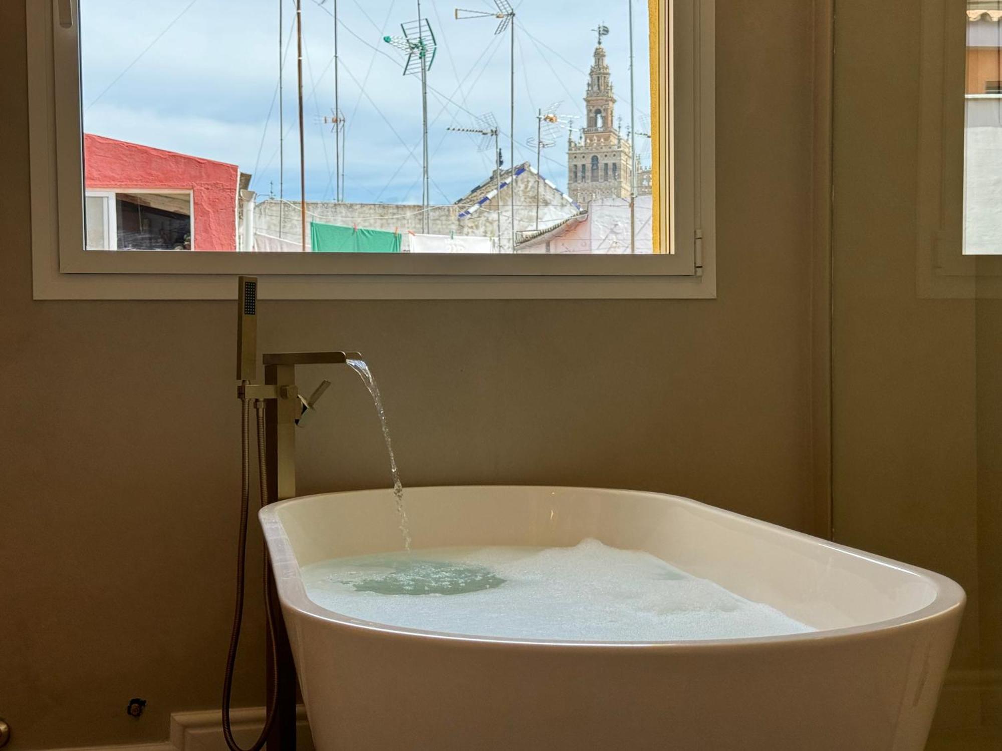 Luxury Cathedral Views In Sevilla Exterior foto